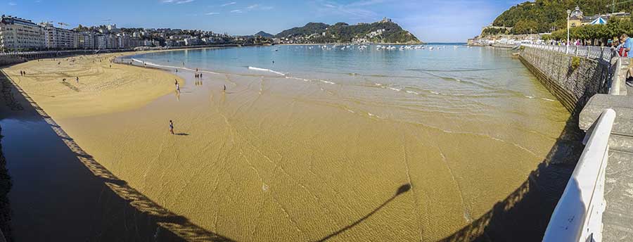 Guipúzcoa - San Sebastián 037 - bahía de La Concha y playa de La Concha.jpg